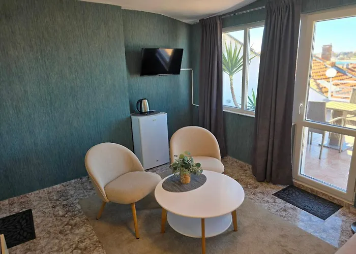 The White House 3*