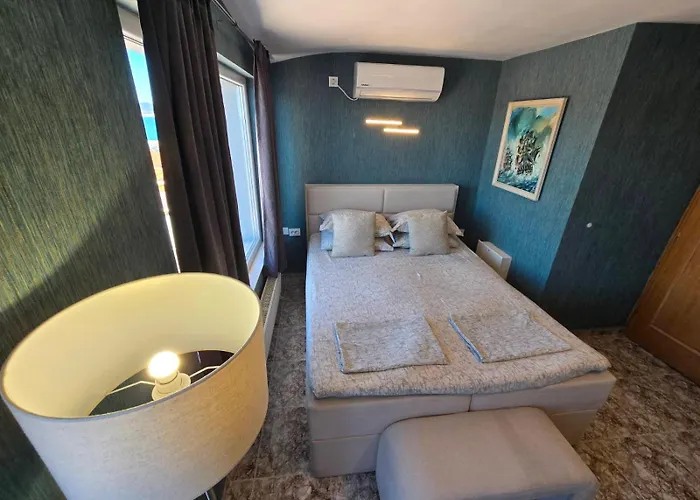The White House 3*